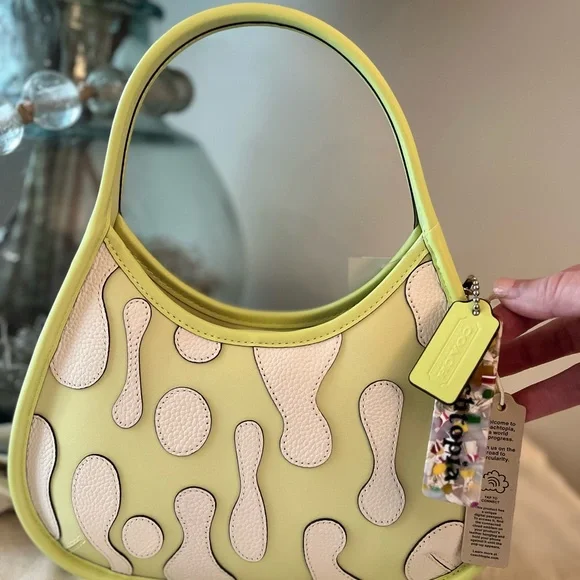 Ergo Bag In Coachtopia Leather With Lava Appliqué 💚 Brand New 💚🤍💚🤍💚🤍 - Picture 1 of 11